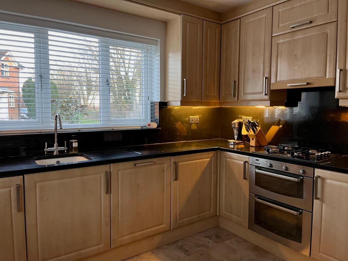 Stunning Beverley Bungalow W Fireplace, Private Parking, And Garden Екстериор снимка