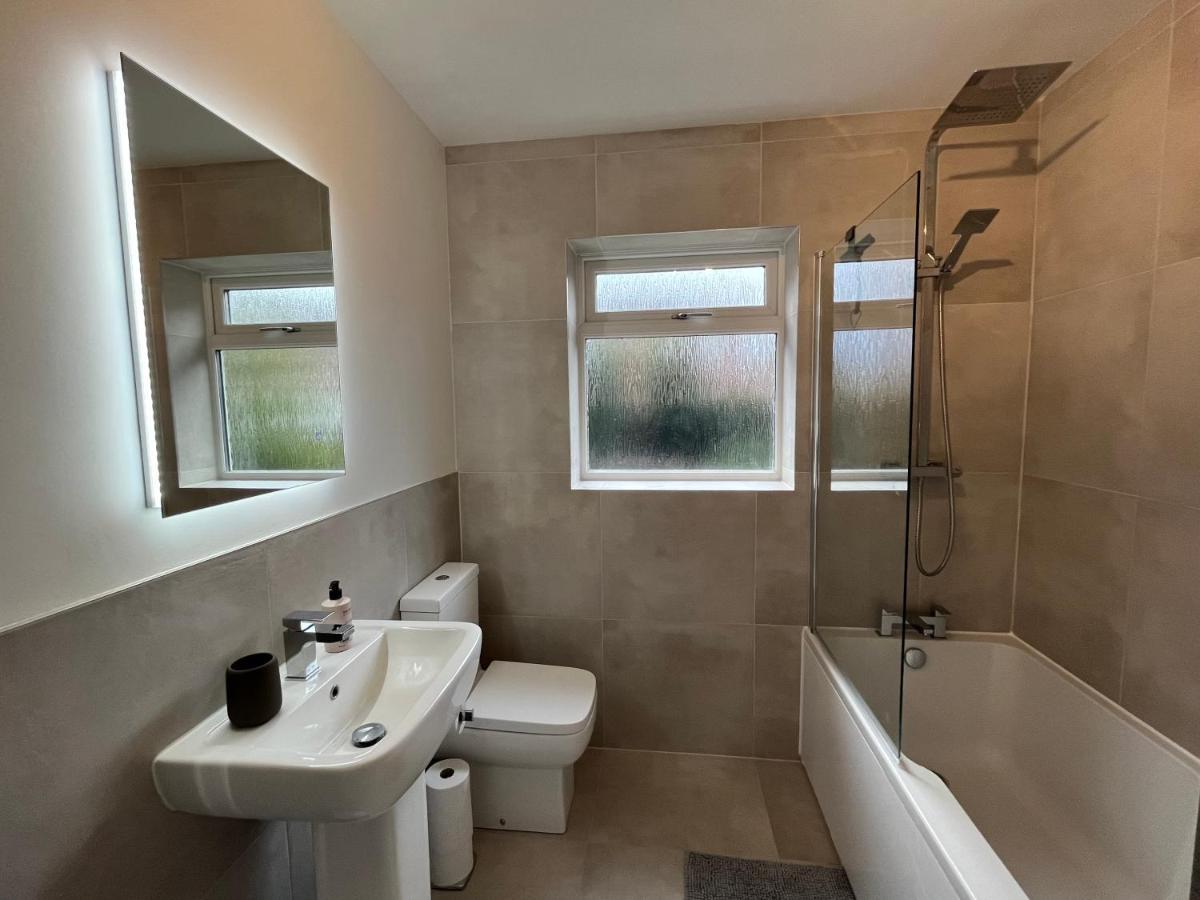 Stunning Beverley Bungalow W Fireplace, Private Parking, And Garden Екстериор снимка