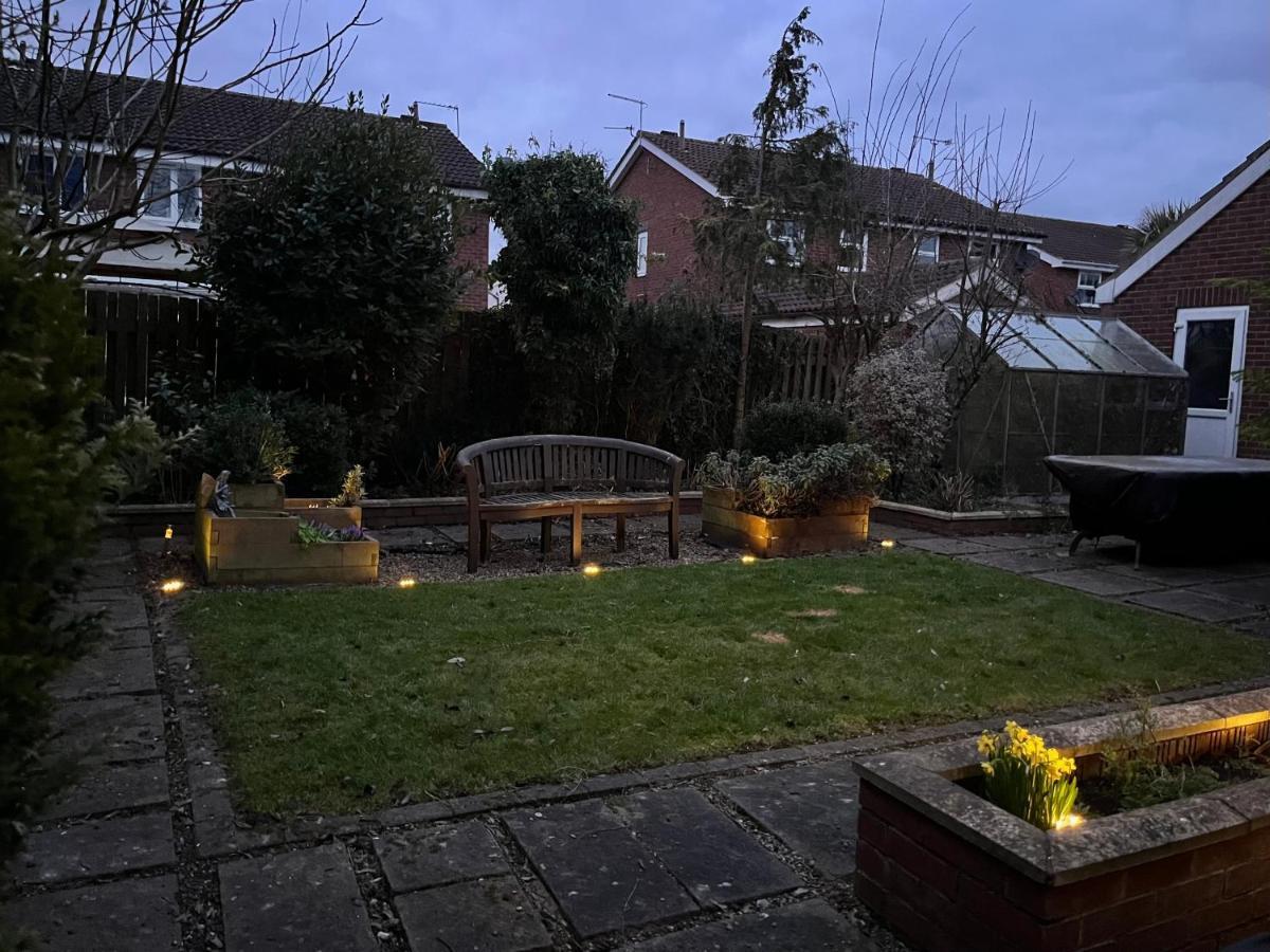Stunning Beverley Bungalow W Fireplace, Private Parking, And Garden Екстериор снимка