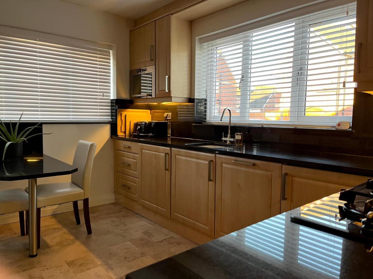 Stunning Beverley Bungalow W Fireplace, Private Parking, And Garden Екстериор снимка