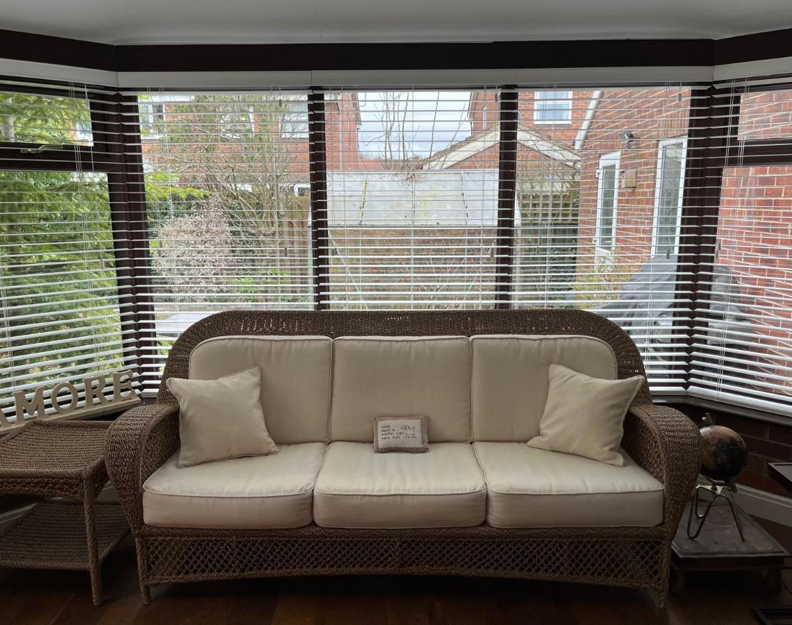 Stunning Beverley Bungalow W Fireplace, Private Parking, And Garden Екстериор снимка