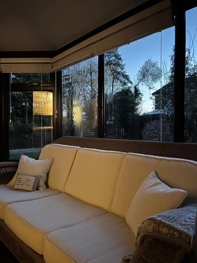 Stunning Beverley Bungalow W Fireplace, Private Parking, And Garden Екстериор снимка
